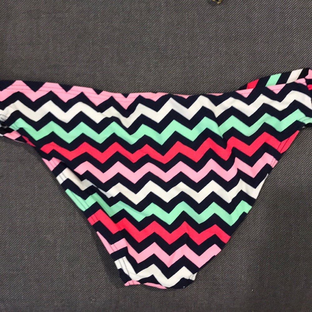 Patterned bikini never worn - Picture 3 of 7